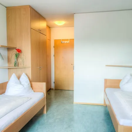 Vandrerhjem Kolpinghaus - Sommerhostel *